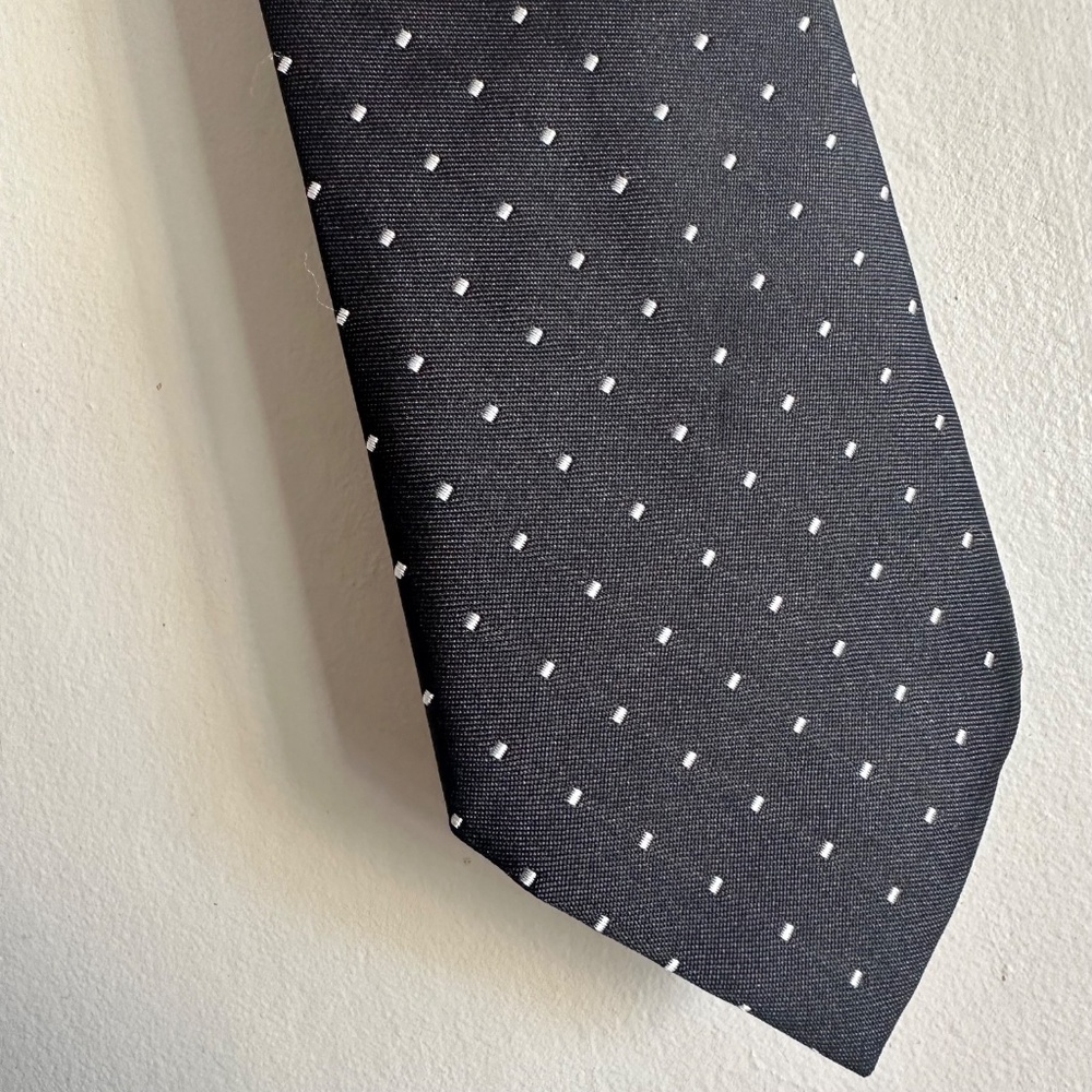 Clip on clip-on tie